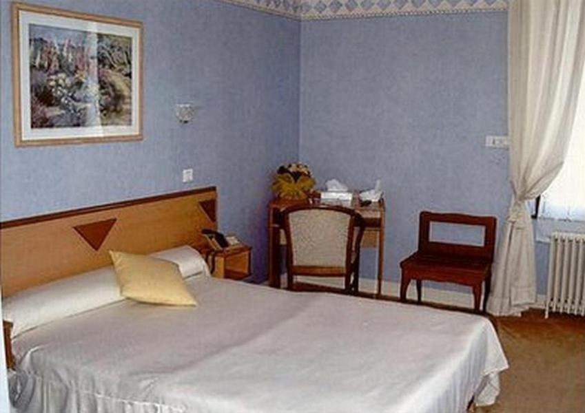 Hotel De L'Agriculture Decize Quarto foto